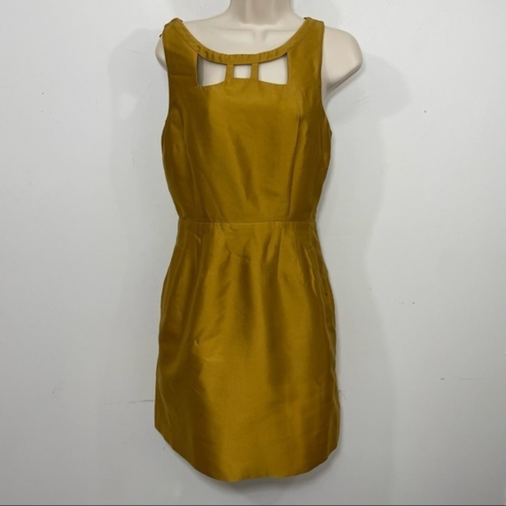 Maeve Anthtopplogie gold cutout silk/wool  mini cocktail dress 6 sheath mod